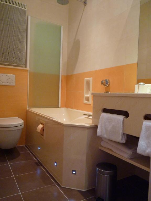 Les Tilleuls Hotel Jupille ภายนอก รูปภาพ