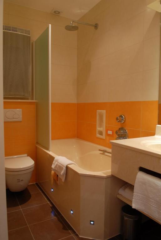 Les Tilleuls Hotel Jupille ภายนอก รูปภาพ