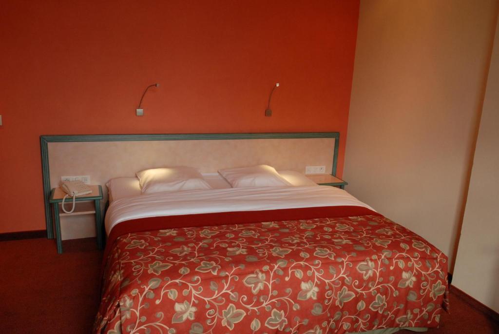 Les Tilleuls Hotel Jupille ภายนอก รูปภาพ