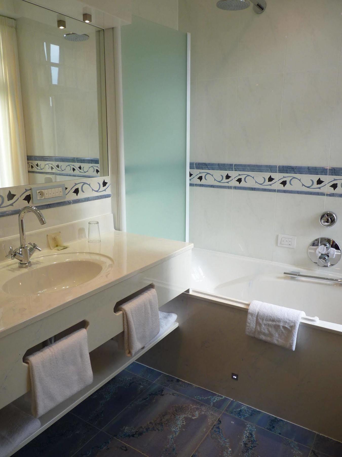 Les Tilleuls Hotel Jupille ภายนอก รูปภาพ