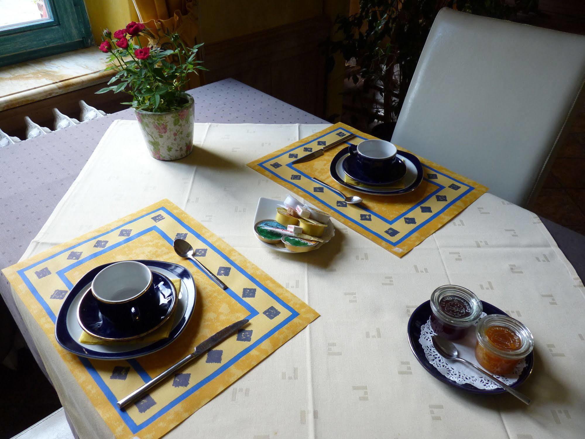 Les Tilleuls Hotel Jupille ภายนอก รูปภาพ